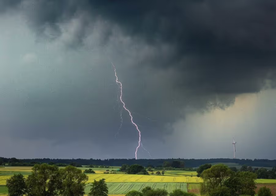 Photo depicting lightning storm